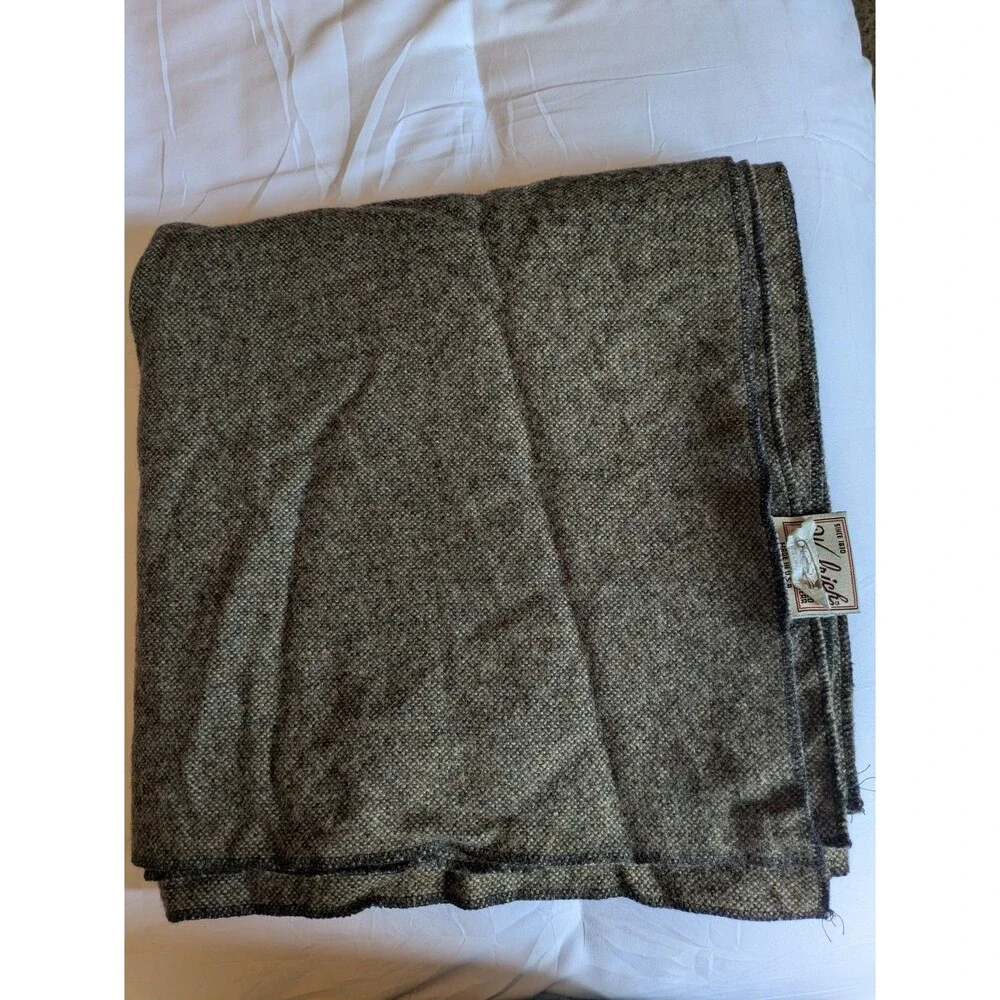 Vintage Made in USA Woolrich Rugged Outdoorwear Camp Tweed Throw Blanket 53x53